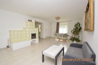 EXKLUZÍVNE - Predaj priestranného RD v starej časti Rajky - 3