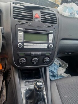 Rozpredám VW Golf V 1.4 16v 55kw BCA - 3