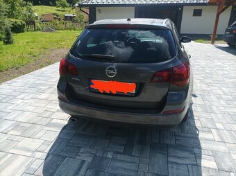 Opel Astra J Sport Tourer - 3