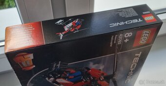 Predám LEGO Technic 42092 Záchranársky vrtuľník - 3