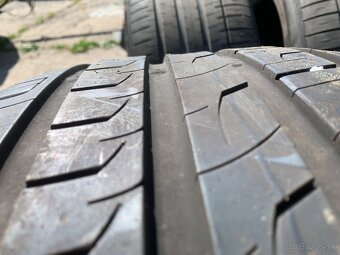 275/40 r20 - 3