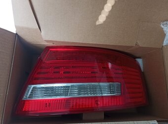 Zadné svetlá na Audi A6 4F sedan - 3