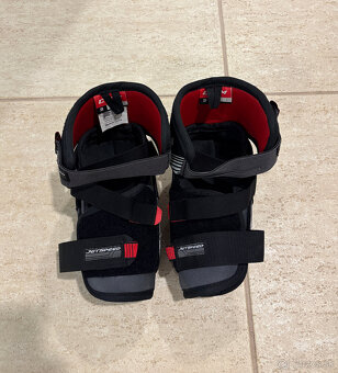 Predám hokejovú výstroj CCM ramená, lakte, nohavice, holene - 3