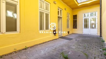 NA PREDAJ HISTORICKÁ BUDOVA V CENTRE MESTA - 3