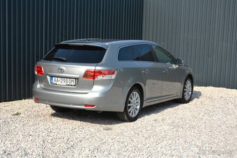 Toyota Avensis Combi 2.2 D-4D, SR voz, Panoráma, Koža - 3