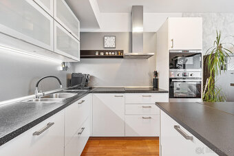 Moderný 3-izbový byt s predzáhradkou a terasou - 3