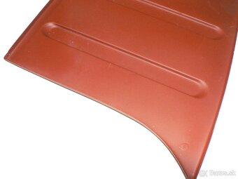 Podlaha (kapsy) vedle motorového prostoru Tatra 603 - 3