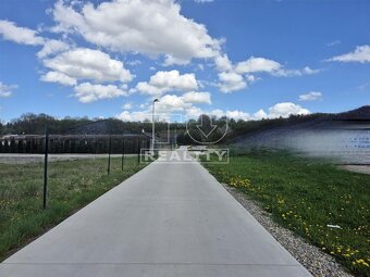 Slnečný pozemok na výstavbu rodinného domu - Beluša - 3