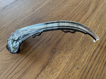 Pravá smerovka Audi A4 B9 - NOVÁ - 3