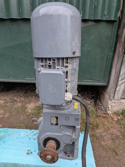 Predám elektromotor s prevodovkou - 3