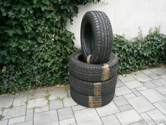 Predám 4x zimné pneu Pirelli 215/60 R17 96HXL - 3
