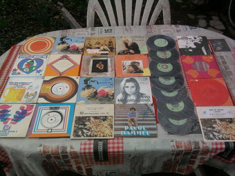 Staré krátkohrajúce malé SP vinylové Platne éry ČSSR - 3