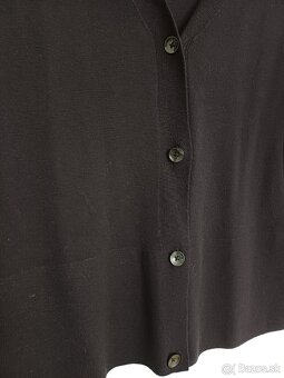 Dámsky tmavý kratší sveter - 3