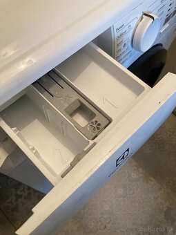 Úzka práčka Electrolux PerfectCare 600 EW6S426BCI - 3