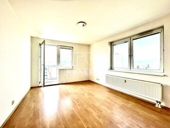 NA PREDAJ VEĽKÝ 4-IZBOVÝ BYT (86 m2), S BALKÓNOM,... - 3