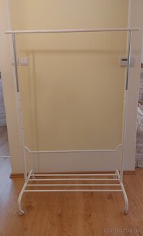 Vešiak na oblečenie - 3