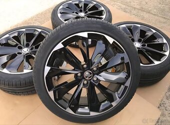 Škoda Supernova R19Škoda Superb III ET44 - 3