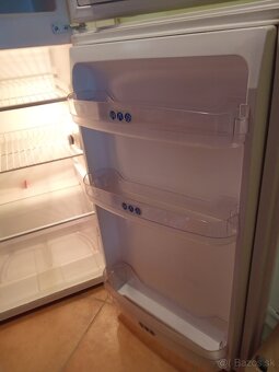 Predám plnefunkčná chladnička s mrazničkou WHIRLPOOL - 3