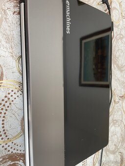 Predám notebook eMachines E640 - 3