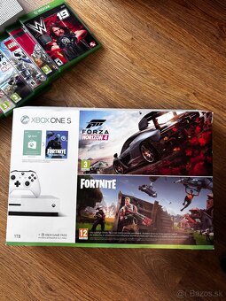 Xbox One S - 3