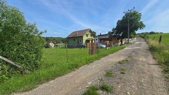SLNEčNÝ STAVEBNý POZEMOK POD LESOM 1080M2 - 3