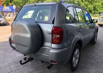 Toyota Rav4 2.0 D-4D nafta manuál 85 kw - 3