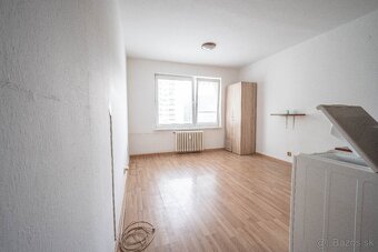NA PREDAJ GARSÓNKA , UL. ZA DRÁHOU V RUŽOMBERKU - 3