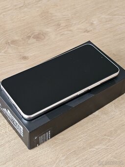 Samsung Galaxy s22 - Phantom White - 3