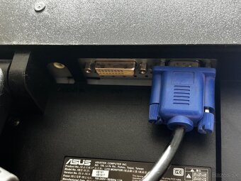 Monitor ASUS 15” - 3