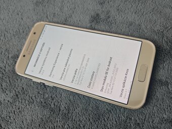 Samsung Galaxy A3 2017 gold - 3