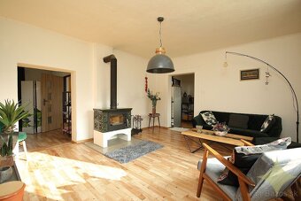 Znížená cena: Menší  rodinný dom na po takmer úplnej rekonšt - 3