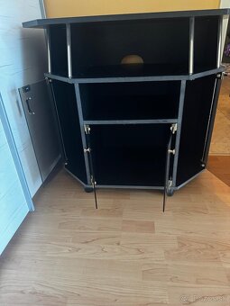 Stolík pod televízor - 3
