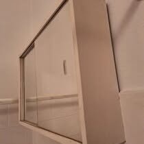 Retro závesná zrkadlová skrinka do kúpeľne - 3