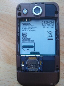 Predám originál Nokia 7390 - 3