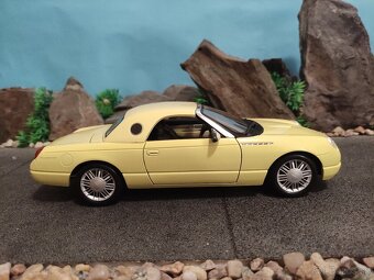 prodám model 1/18 ford thunderbird 2000 - 3