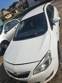 Predám opel astra J sport tourer 2.0 - 3