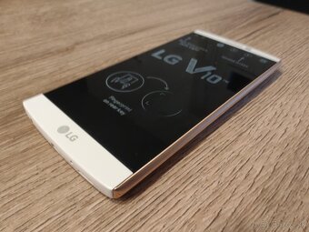 LG V10 - 3