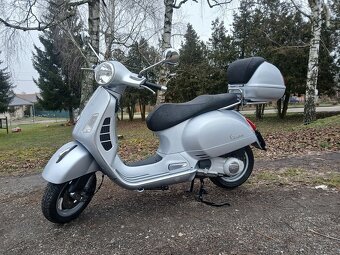 Piaggio Vespa GTS 250 - 3