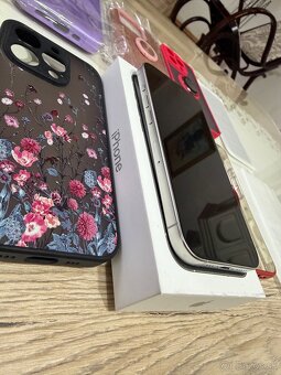 iPhone 15 Pro 256 GB - 3