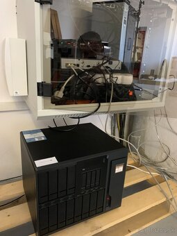 Profesionálny QNAP TS-1635AX-8G NAS server - 3