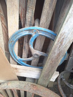 Liatinove koleso na studnu 1 - 3