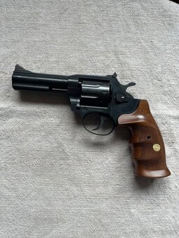 Revolver Alfa 341 WMR - 3