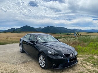 Lexus IS300h - 3