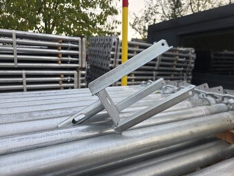 Predám hlavice trojnožky na stavebné stojky - 3