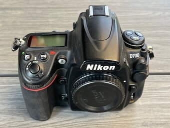 Nikon D700 + battery pack Nikon MB D10 - 3