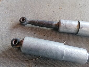 Zadné tlmiče na Stadion S22 - 3