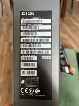 ASUS Zenbook 13 UX325EA-OLED420T Intel i3 - 3