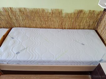 Drevená posteľ s matracom - 3