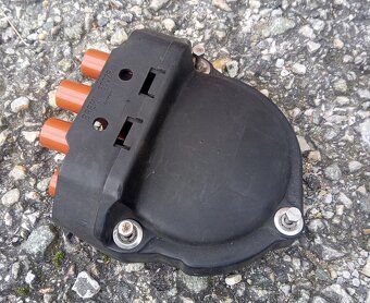 Kryt hlavy rozdeľovača BMW 318i E30 . - 3