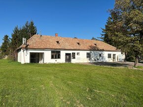 Budova s veľkým potenciálom v centre obce Žihárec - 3